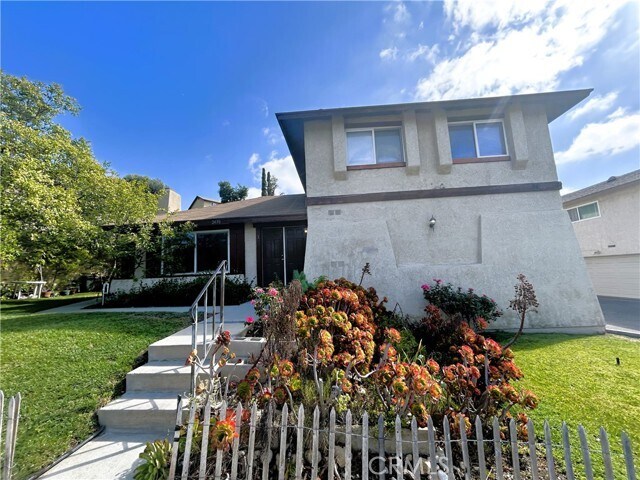 Foto principal - 2430 S Ridgewood Dr