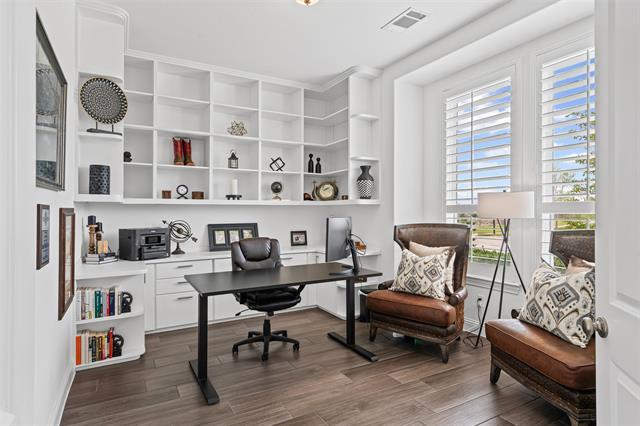 Foto del edificio - 1720 Rolling Heights Ln