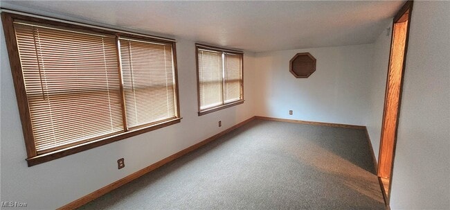 Foto del edificio - 9090 Radcliffe Rd