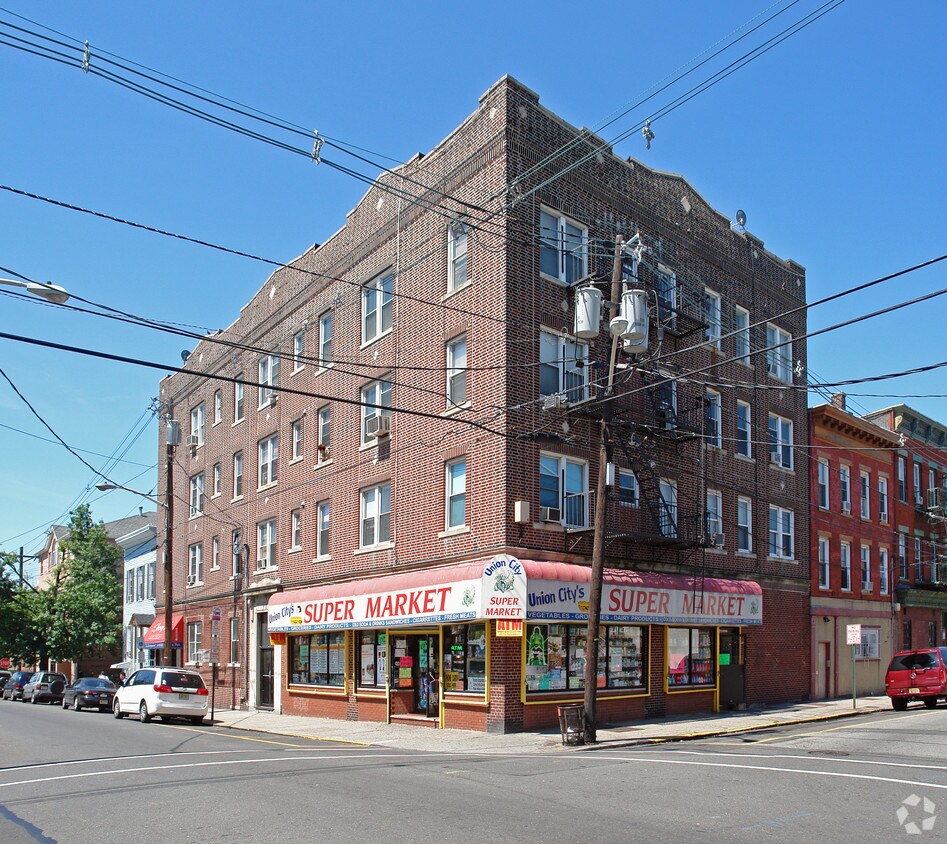 Primary Photo - Kelvin Supermarket