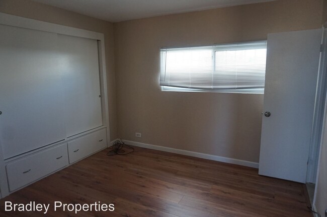 Building Photo - 214-216 N Canyon Dr