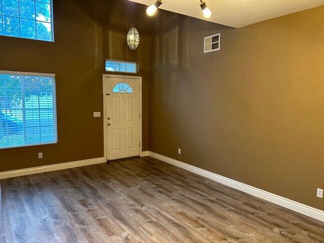 Foto del edificio - Beautiful 4 Bedroom, 2.5 Bath Tracy Home W...