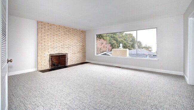 Living Room - 2852 Mariposa Dr