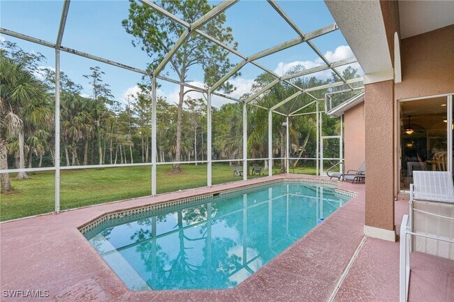 Foto del edificio - 2621 Golden Gate Blvd W