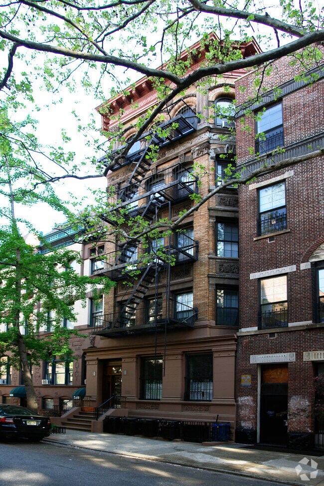 Building Photo - 327 W 85th St