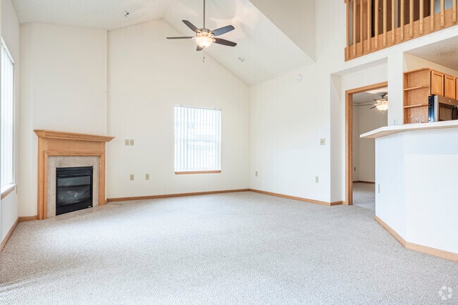3BR, 2BA - 1,465SF - Living Room - Midtown Terrace