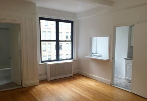 Building Photo - 130 E 50th St