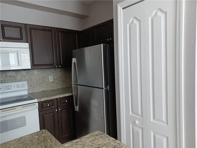 Foto del edificio - 4321 SW 160th Ave