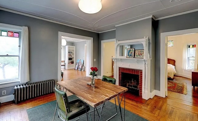 Dining - 24 Whitmarsh St