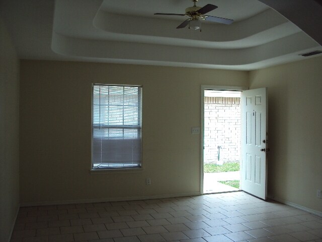 Building Photo - 3111 Diamond Head Ave