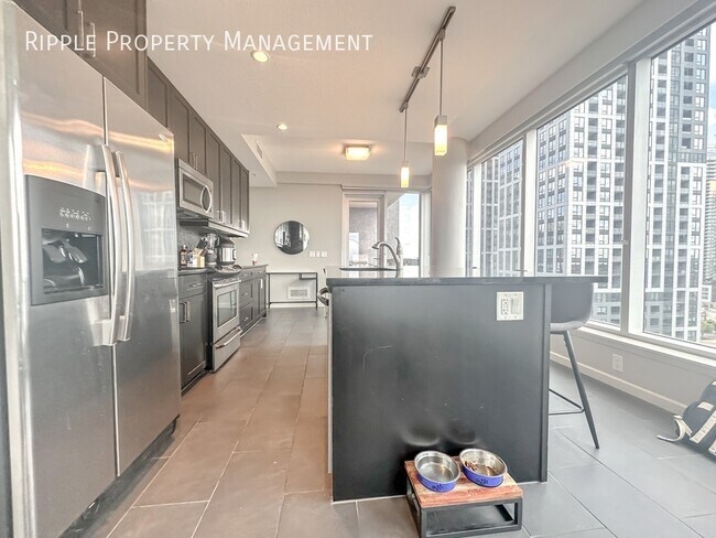 Photo du bâtiment - FURNISHED 2 BEDS/ 2 BATHS CONDO IN THE COM...