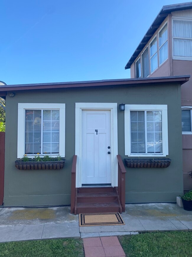 Building Photo - 2103 Island Ave