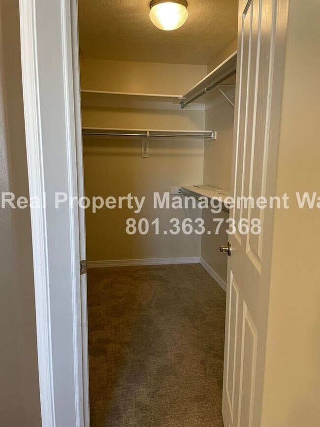 Building Photo - 380 N 500 W