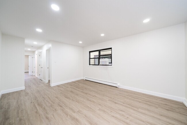 Foto del edificio - 213 Manhattan Ave