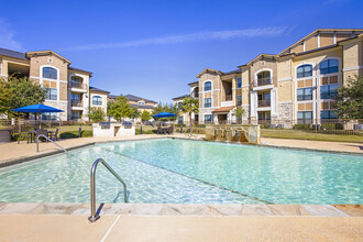 Summercrest Burleson Apartments photo'