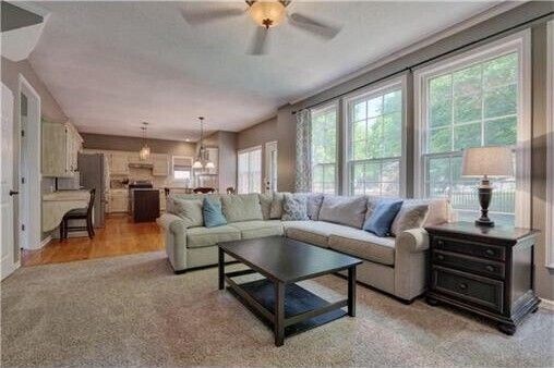 Building Photo - 4 Bedroom / 3.5 Bath Olathe Home Available...