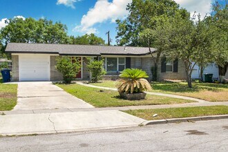Building Photo - 443 Senova Dr