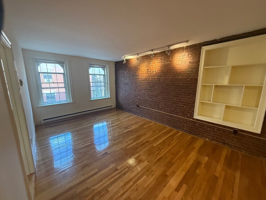 Foto principal - 94 West Cedar St