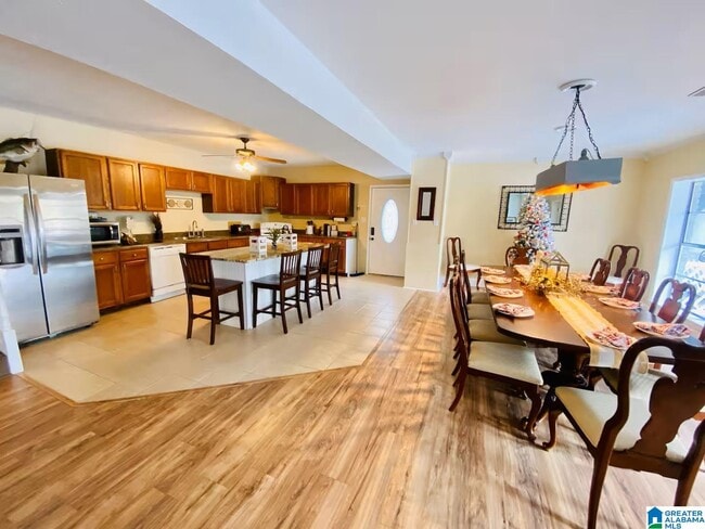 Foto del edificio - 992 Clear Creek Dr