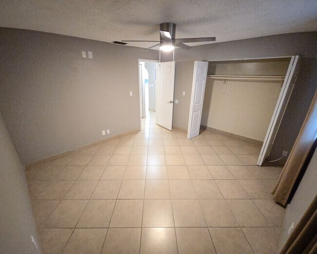 Dormitorio principal 1 - 10911 NW 45th St