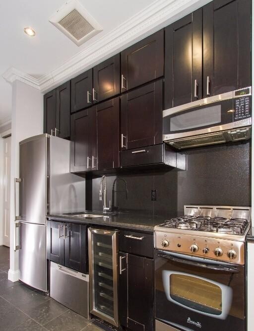 Foto del edificio - 213 E 26th St