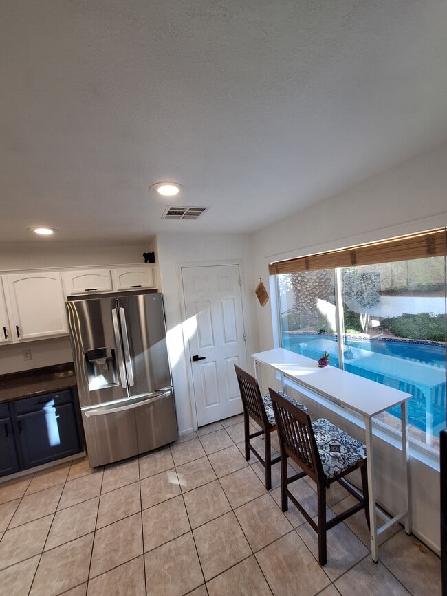 Foto del edificio - 7701 Donald Nelson Ave