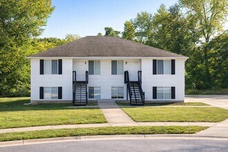 Building Photo - 700 NE Ball Dr