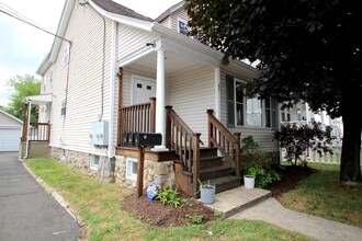 Building Photo - 67 Scofield Ave