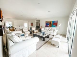 Primary Photo - 311 Island Dr