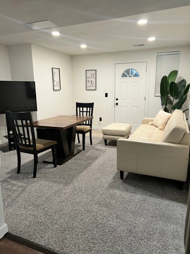 Foto principal - 16 W Gray Ct