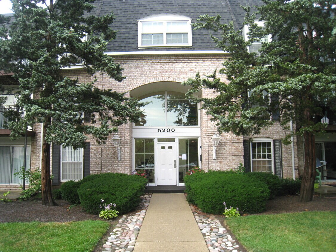 Primary Photo - 5200 Carriage Way Dr