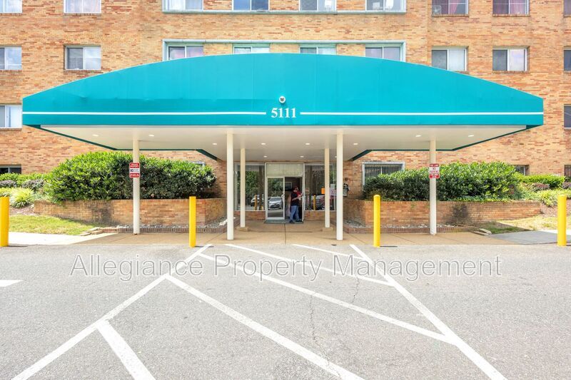 Foto principal - 5111 8th Rd S