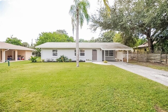 Foto del edificio - 2026 Sandrala Dr