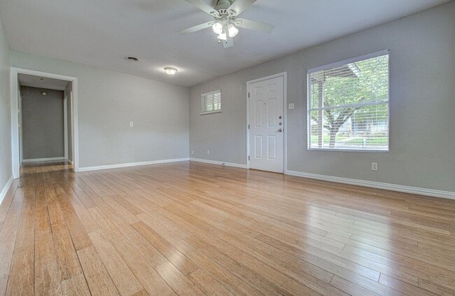 Building Photo - 4806 Avenue F