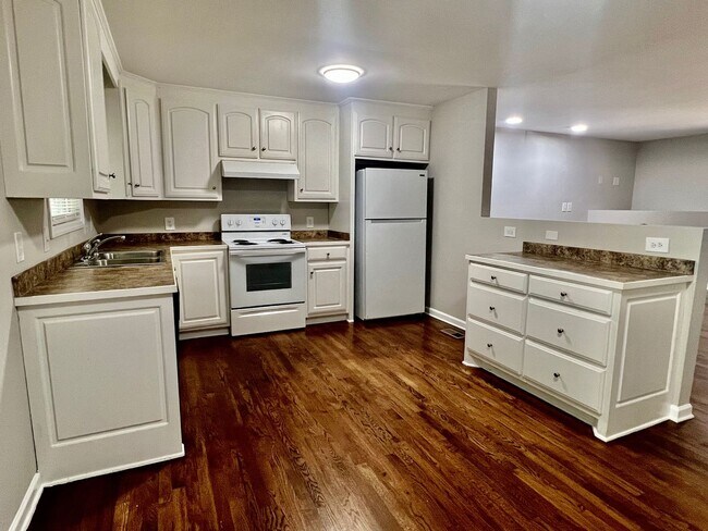 Building Photo - 218 Hickory Forest Rd