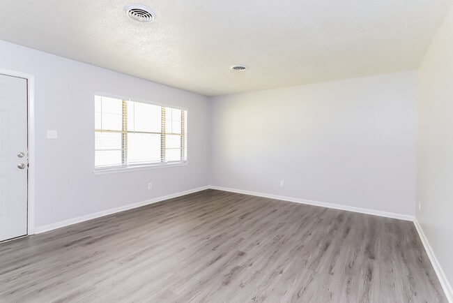 Building Photo - 1523 Whitlock Dr