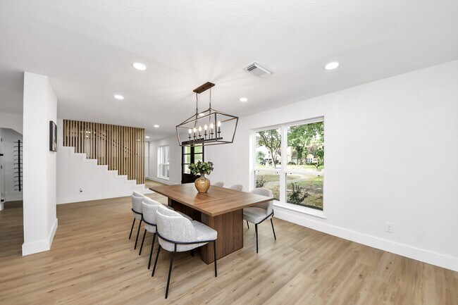 Building Photo - 5614 Oakhaven Ln