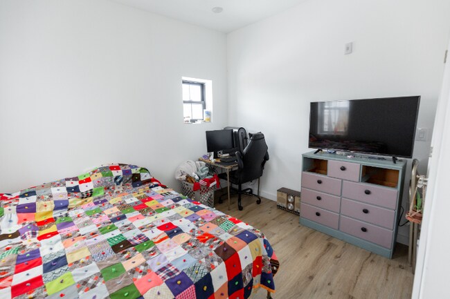 Photo - 3945 Lancaster Ave Apartment