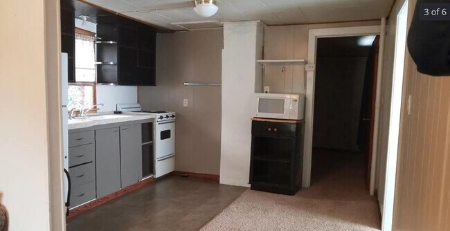Building Photo - 649 3rd St NE,