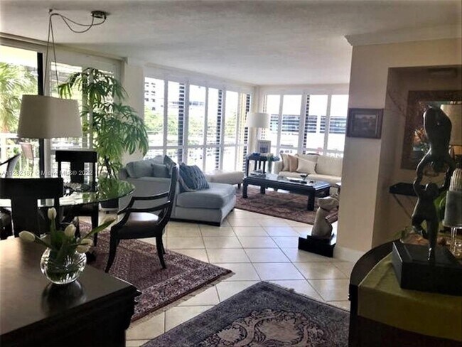 Foto del edificio - 2843 S Bayshore Dr