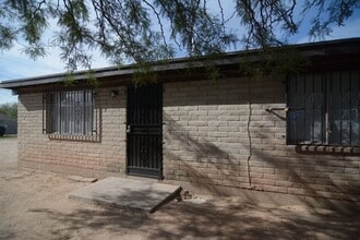 Building Photo - 132 E 34th St