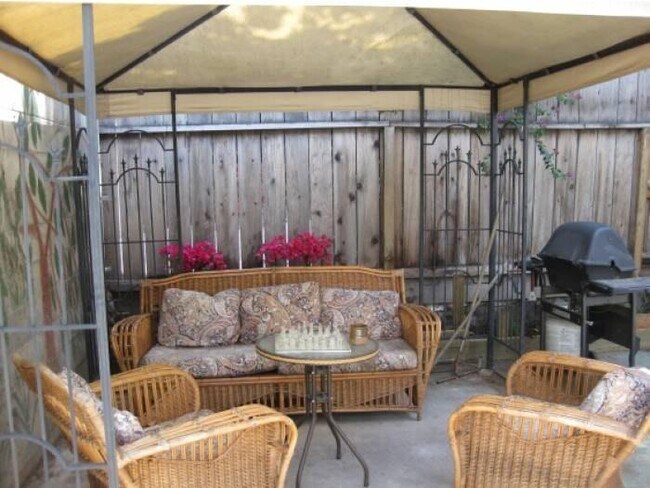 Foto del edificio - 122-126 E San Salvador St