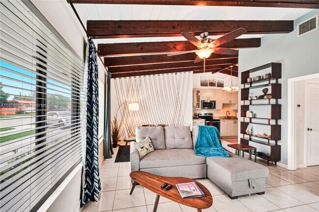 Foto del edificio - 1704 Rodman St