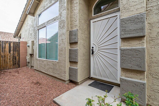 Foto del edificio - Great home in gated community!
