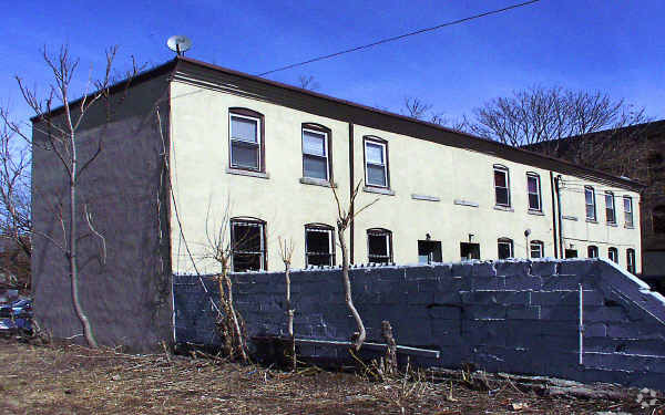 Building Photo - 11-17 Governor St