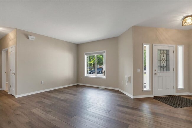 Building Photo - Contemporary West Salem Home