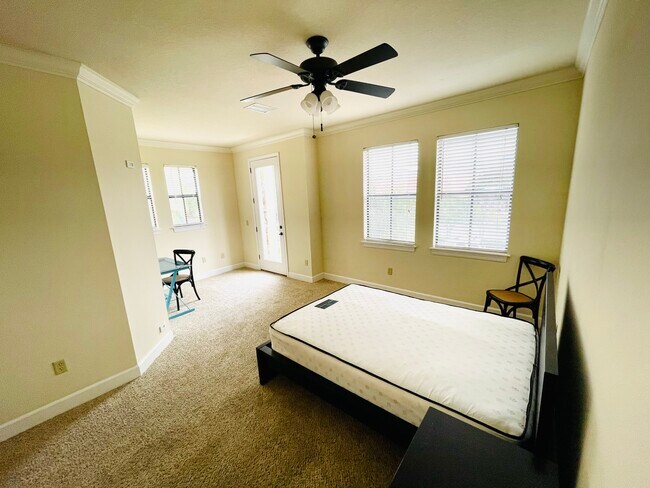Foto del edificio - 109 S Packwood Ave