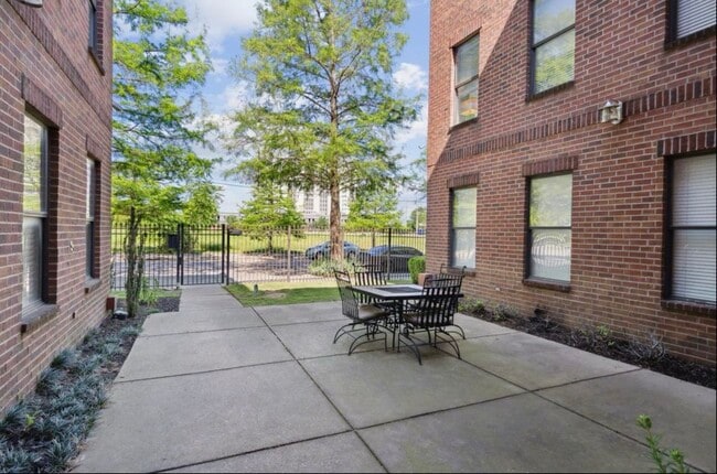 Building Photo - 731 Litty Ct