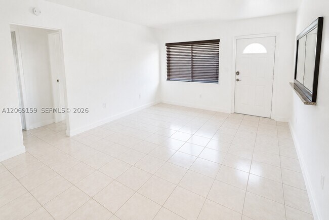 Foto del edificio - 985 SW 10th St