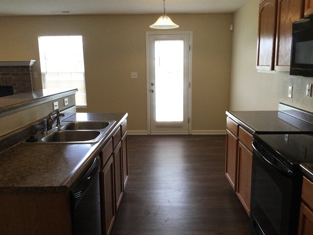 Foto del edificio - 4660 Amesbury Pl